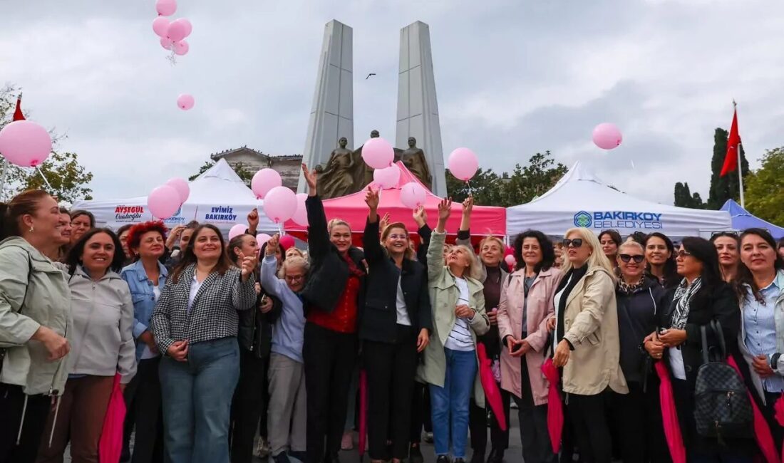 Bakırköy Belediyesi, Meme Kanseri Farkındalık Ayı kapsamında pembe şemsiyeli yürüyüş