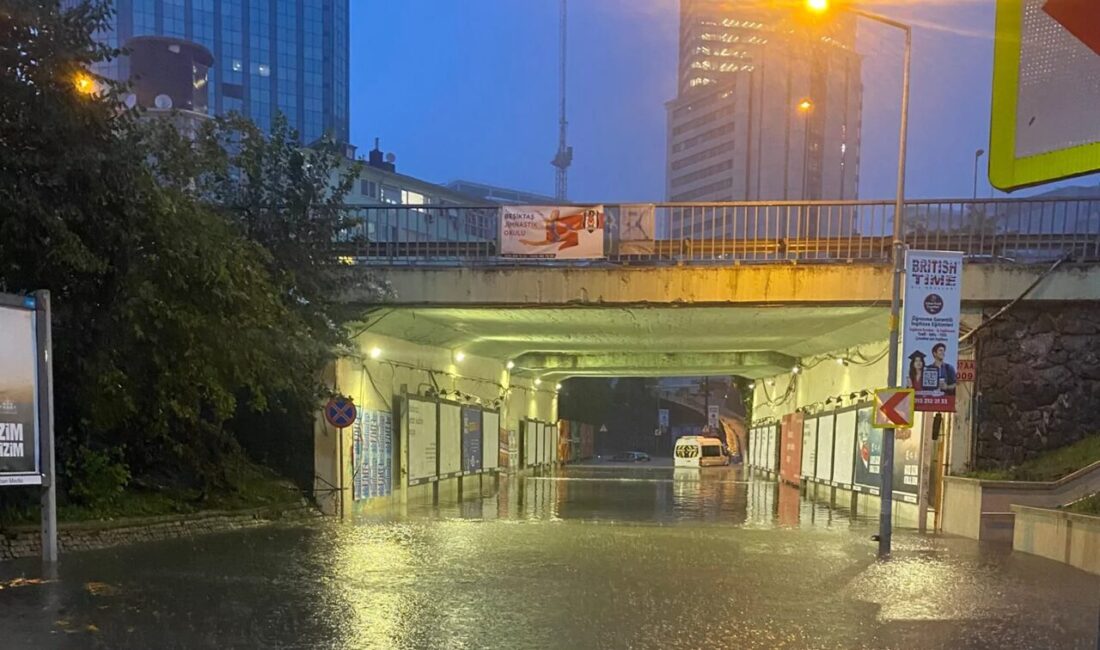 İstanbul genelinde etkili olan sağanak yağış nedeniyle AFAD ve 112