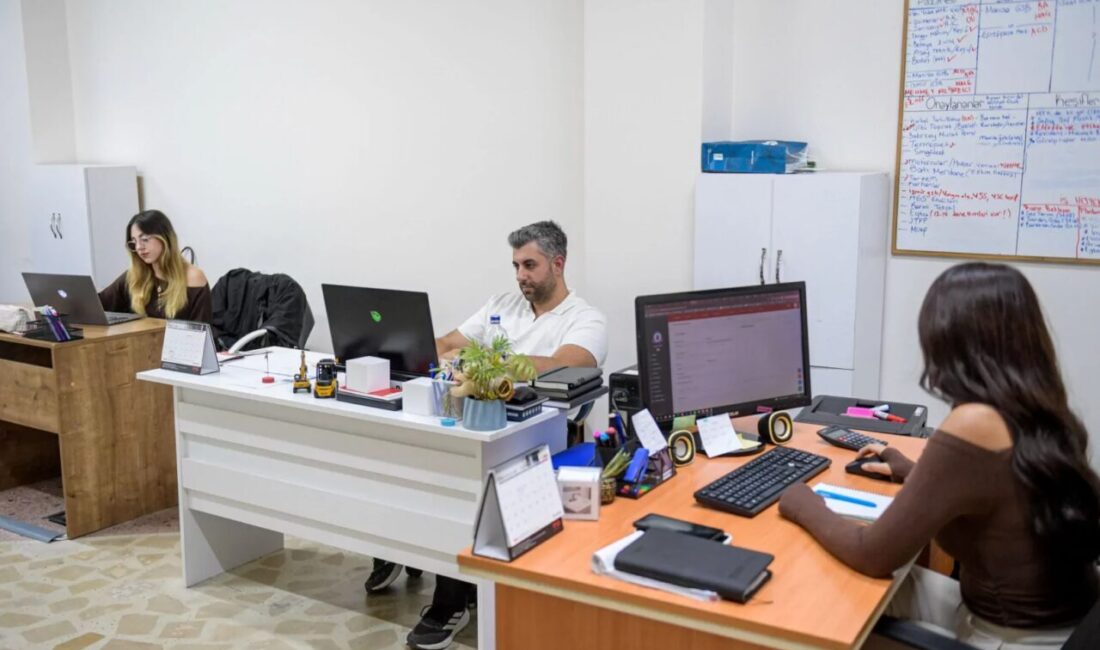 İzmir Büyükşehir Belediyesi’nin iş arayanlarla işverenleri buluşturduğu İş’te İzmir platformu,