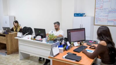 İzmir Büyükşehir Belediyesi’nin iş arayanlarla işverenleri buluşturduğu İş’te İzmir platformu,