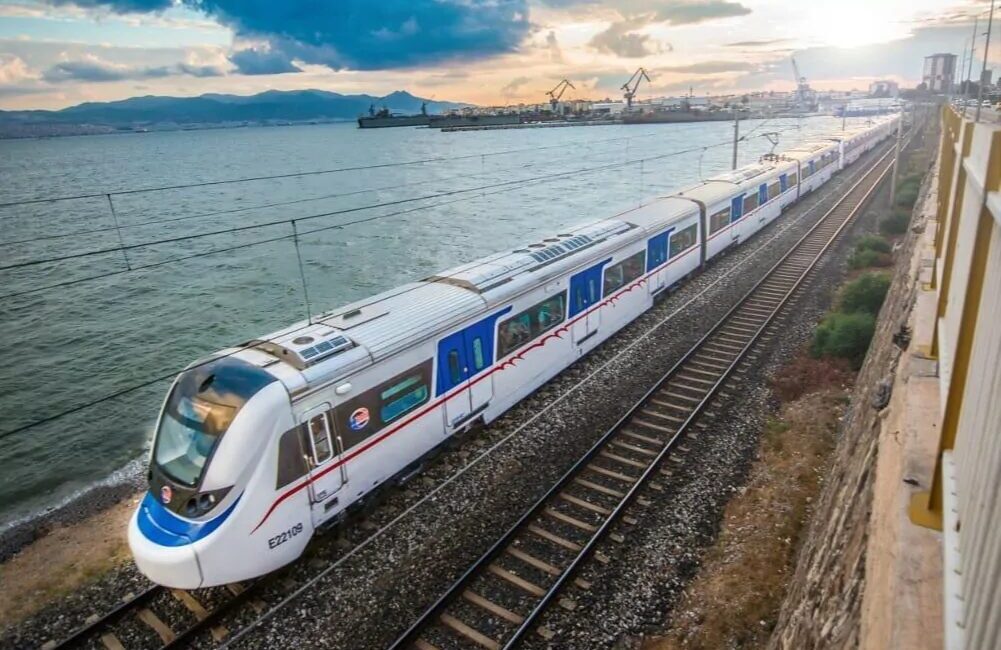 İzmir Büyükşehir Belediyesi Meclisi’nde, İZBAN’ın 90 dakika aktarma sistemine yeniden
