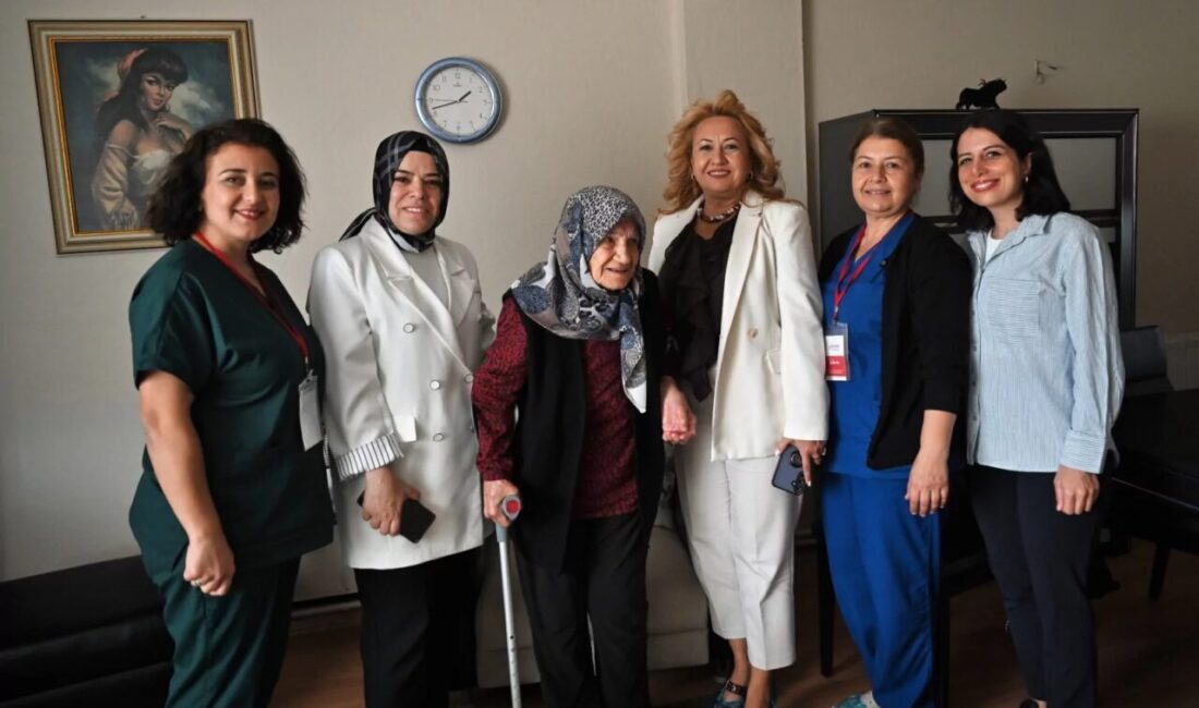 Bornova Belediyesi, 1 Ekim Dünya Yaşlılar Günü’nde kentin asırlık çınarlarını