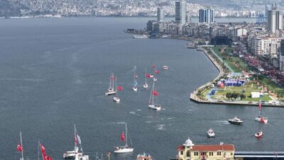 İzmir’de Cumhuriyet’in kuruluşunun 103. yıl dönümü coşkusu Körfez’e taşındı. İzmir
