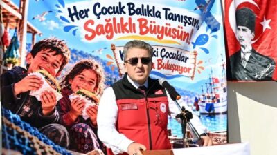 İzmir’in Menderes ilçesinde düzenlenen “Çocuklarımız Balıkla Buluşuyor” etkinliğinde 50 öğrenci,