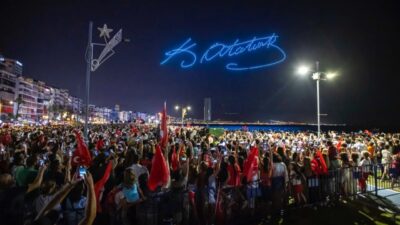 İzmir Büyükşehir Belediyesi, Cumhuriyet’in 103’üncü yıl dönümünü görkemli etkinliklerle kutlamaya