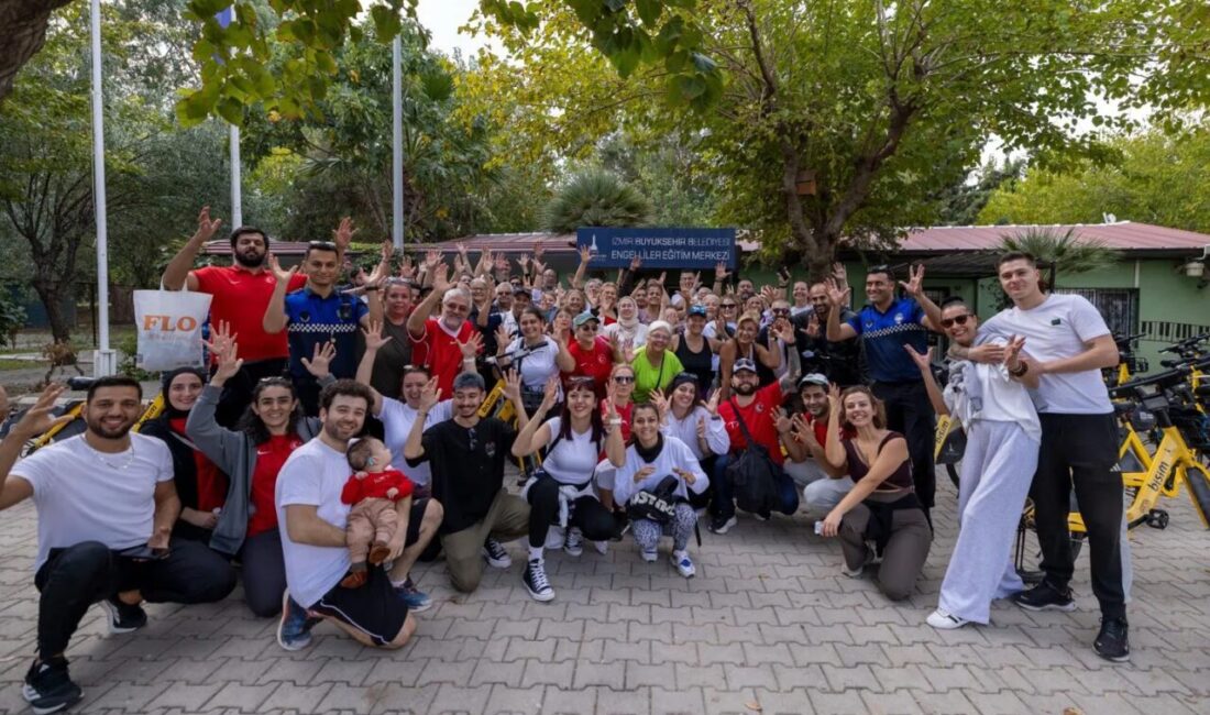 İzmir Büyükşehir Belediyesi, 29 Ekim Cumhuriyet Bayramı etkinlikleri kapsamında sağır