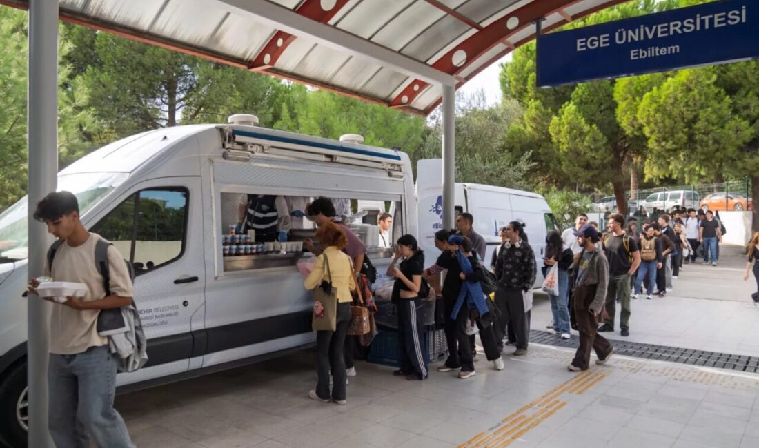 İzmir Büyükşehir Belediyesi’nin üniversite öğrencilerine ücretsiz sıcak akşam yemeği desteği