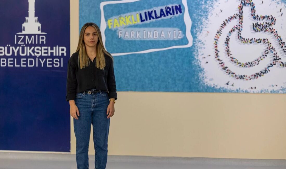 İşitme engelli Sahra Nur Akyıl, Limontepe Farkındalık Merkezi'ndeki çalışmalarıyla örnek