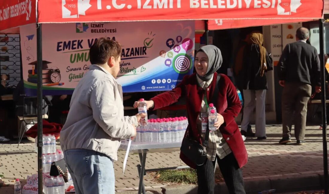 İzmit Belediyesi, KPSS için kent genelindeki sınav merkezlerinde stant açarak