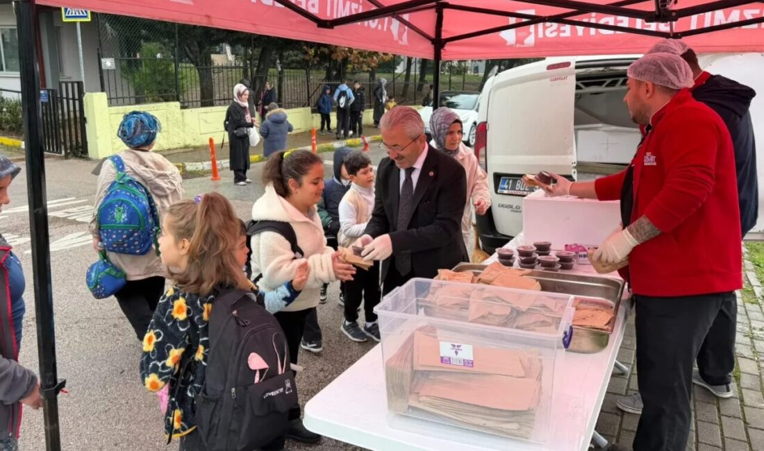 İzmit Belediyesinin çocukların okul günlerinde yeterli ve dengeli beslenmelerine katkı