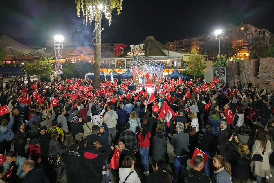 Karabağlar Belediyesi, Cumhuriyet’in 103. yılını dört güne yayılan etkinliklerle kutladı.