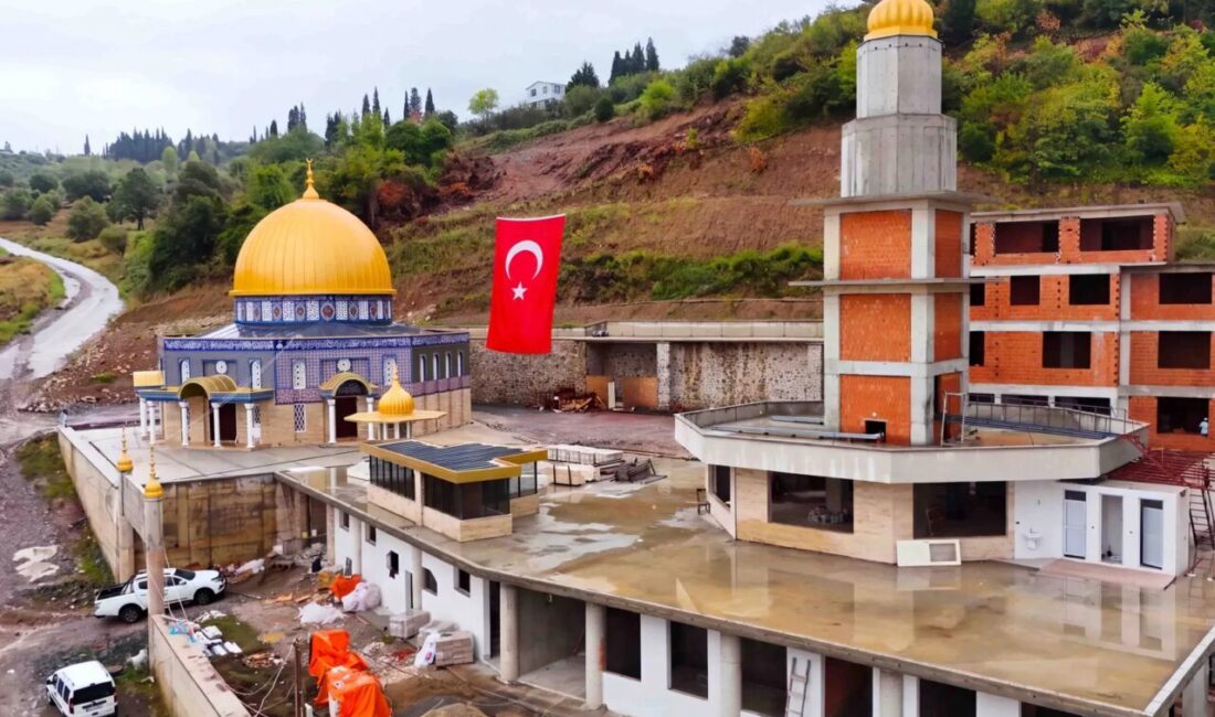 Kocaeli Büyükşehir Belediyesi, kent genelinde yeni ibadethaneler inşa ederken, yapımı