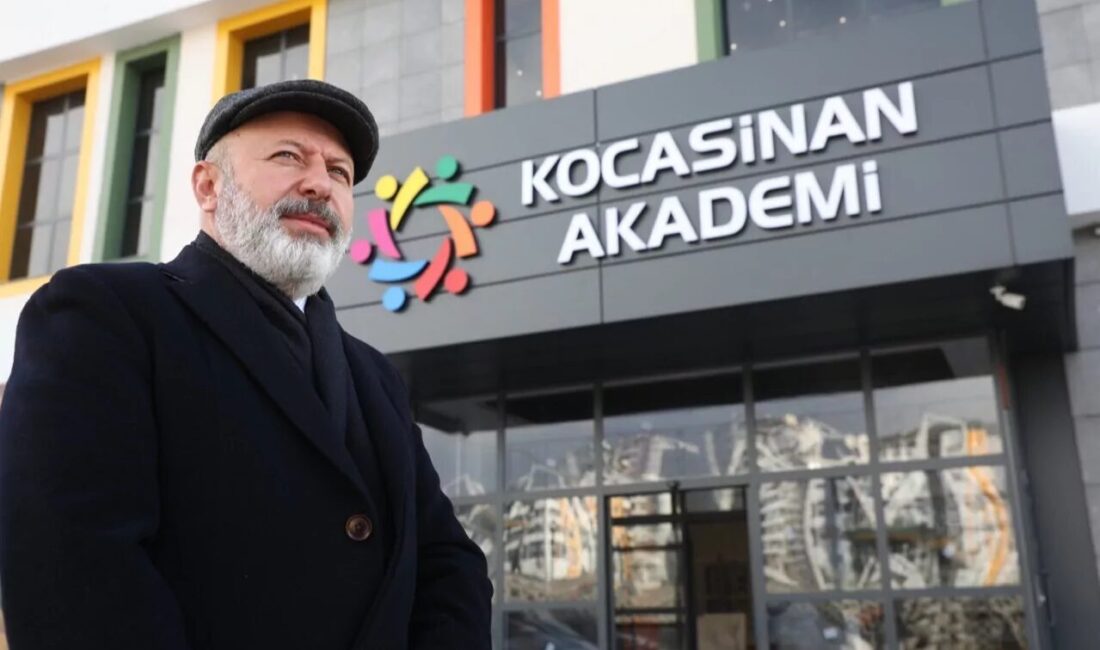 Kayseri Kocasinan Belediye Başkanı Ahmet Çolakbayrakdar, insanı merkeze alan hizmet