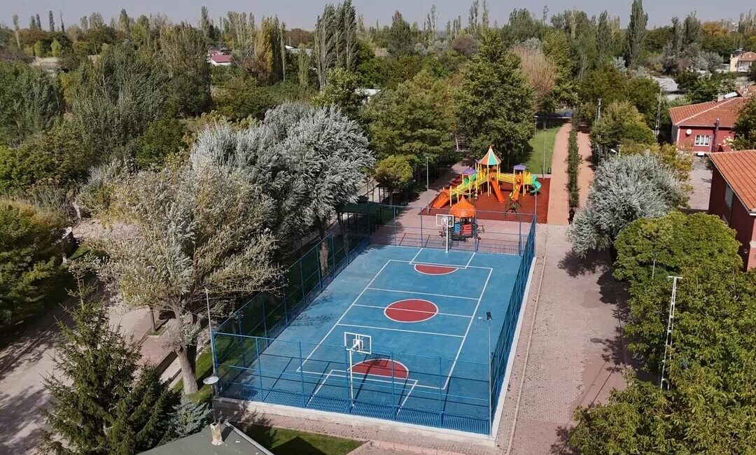 Kayseri Melikgazi Belediyesi, Gürpınar Mahallesi’nde yenilediği Deringöz Parkı ve Yüzme
