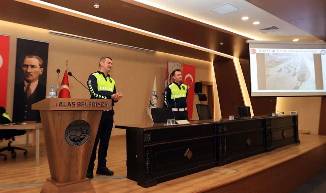 Kayseri Talas Belediyesi'nde düzenlenen güvenli sürüş eğitiminde, yaklaşık 30 kilometre