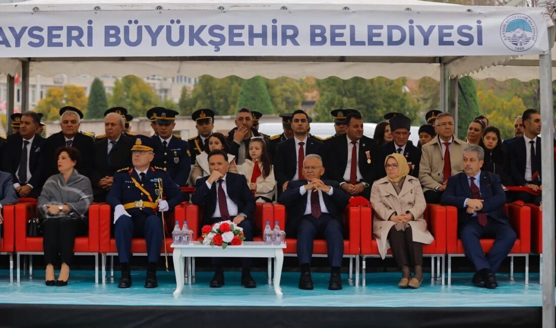 Kayseri Büyükşehir Belediye Başkanı Dr. Memduh Büyükkılıç, Cumhuriyet’in 103’üncü kuruluş