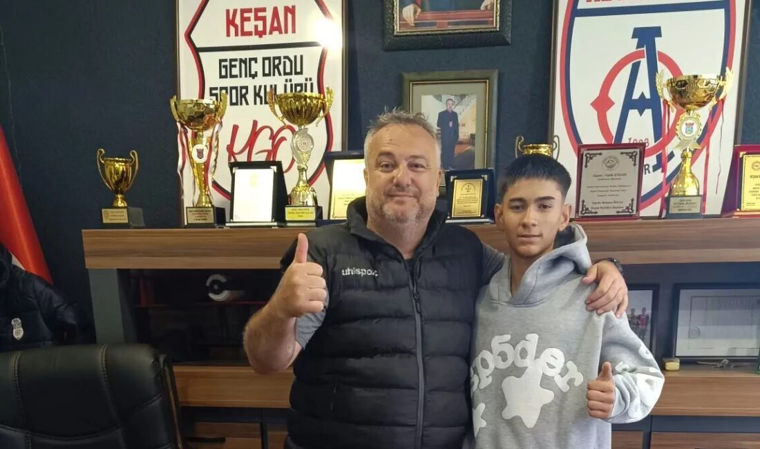 Edirne'de Keşan Genç Ordu Spor Kulübü’nün altyapısında yetişen Hasan Ege