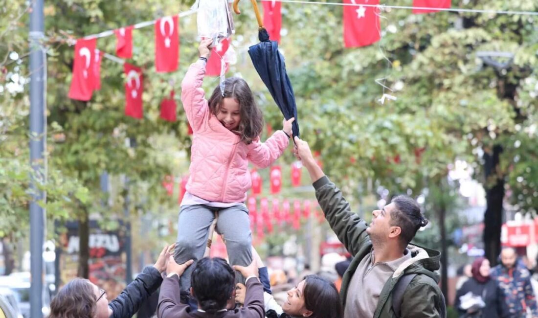 Kocaeli Büyükşehir Belediyesi’nin düzenlediği 16. Kocaeli Kitap Fuarı’nın habercisi "Ağaçlar