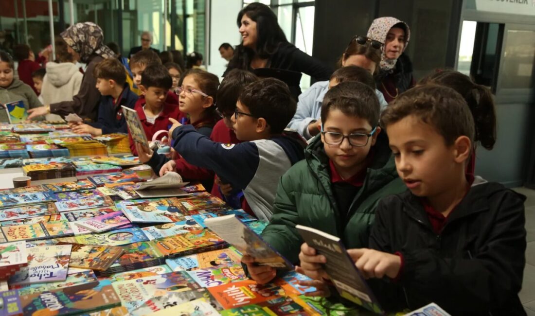 Kocaeli Çayırova Belediyesi’nin ilçede gelenek haline getirdiği Çayırova Kitap Günleri,