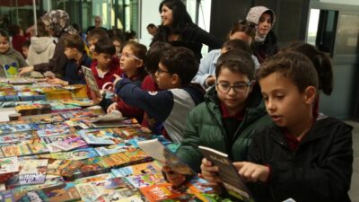 Kocaeli Çayırova Belediyesi’nin ilçede gelenek haline getirdiği Çayırova Kitap Günleri,