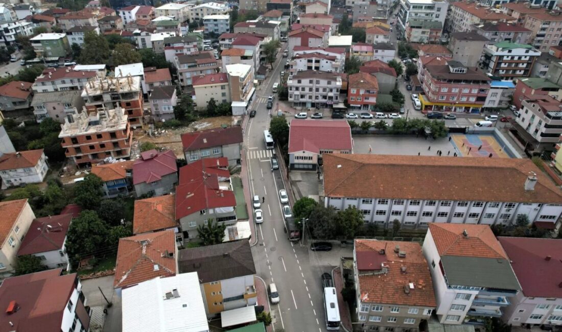 Kocaeli Büyükşehir Belediyesi, kent genelinde altyapı ve üstyapı çalışmalarını hız