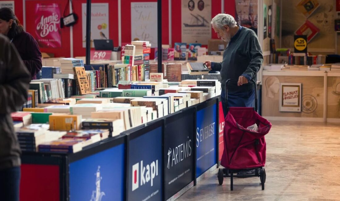 Uluslararası 16. Kocaeli Kitap Fuarı’nda kitapseverlerin alışveriş telaşı renkli görüntülere