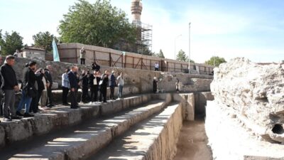 Konya Büyükşehir Belediye Başkanı Uğur İbrahim Altay, basın mensuplarıyla birlikte