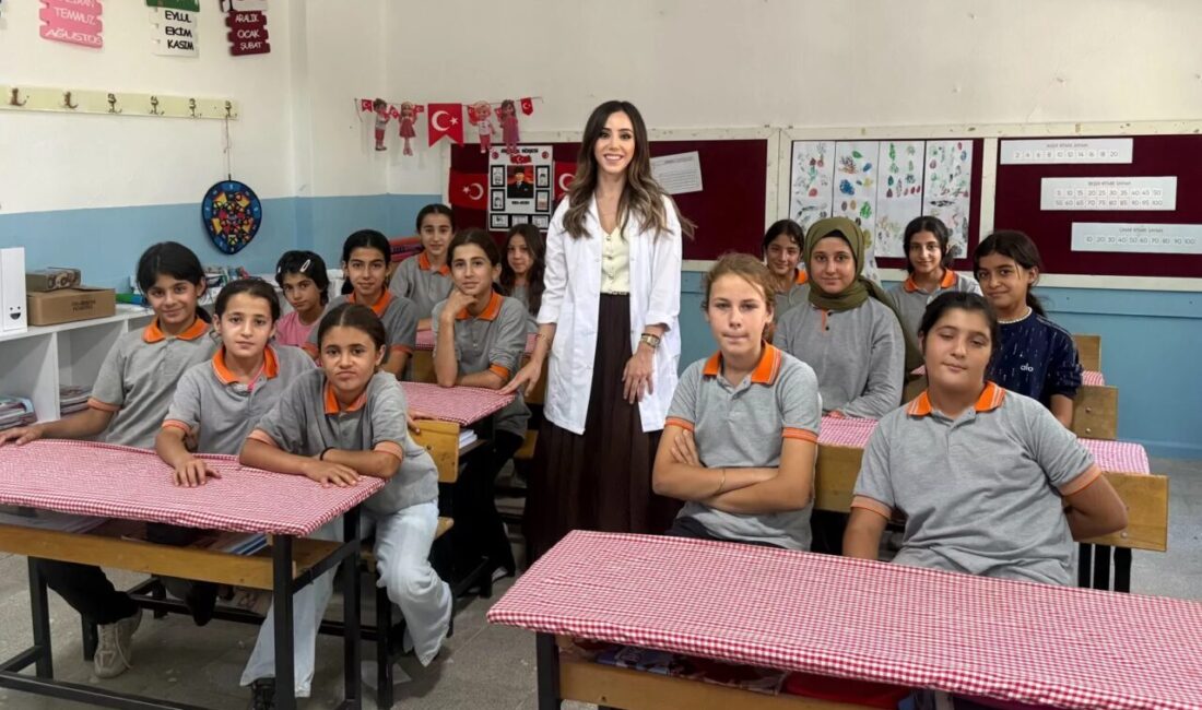 Kozluk İlçe Sağlık Müdürlüğü Eğitim Hemşiresi Çağla Konak, Kaletepe Ortaokulu'ndaki