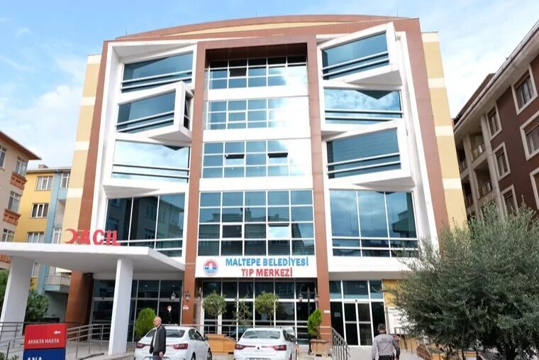 İstanbul'da Maltepe Belediyesi, meme kanserine karşı farkındalığı artırmak ve kadınların