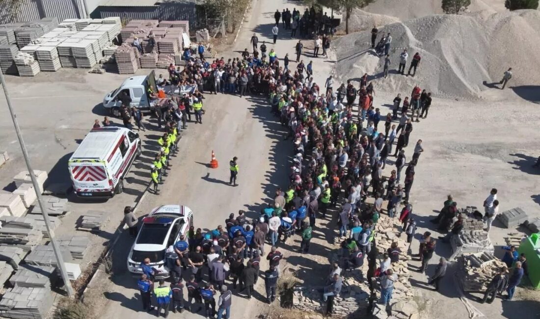 Manisa İl Jandarma Komutanlığı tarafından Manisa Büyükşehir Belediyesi personeline, yol