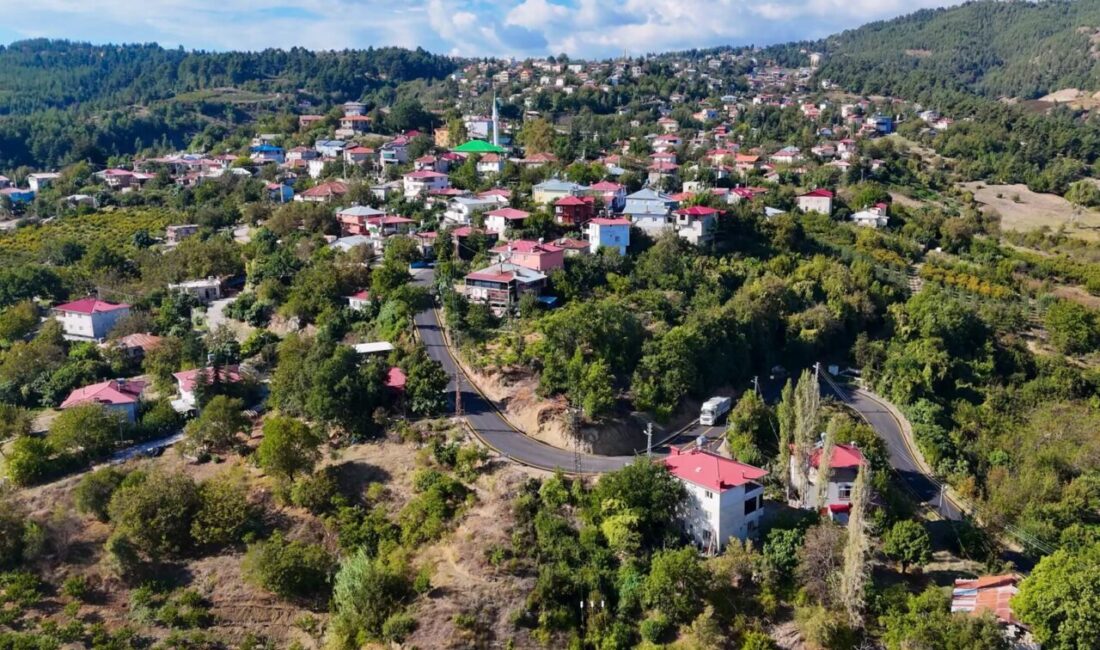 Mersin Büyükşehir Belediyesi, yol yapım, bakım ve onarım çalışmalarını sürdürüyor.