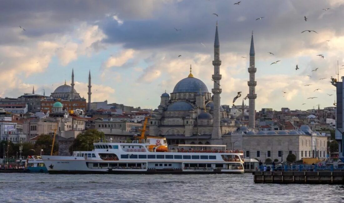 Meteoroloji'nin son tahminlerine göre Türkiye genelinde yağış beklenmezken, hava sıcaklıklarının