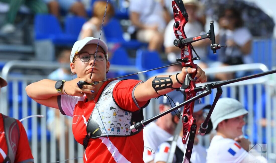 İzmir Büyükşehir Belediyesi Spor Kulübü’nün milli okçusu Dünya Yenihayat, Senegal’de