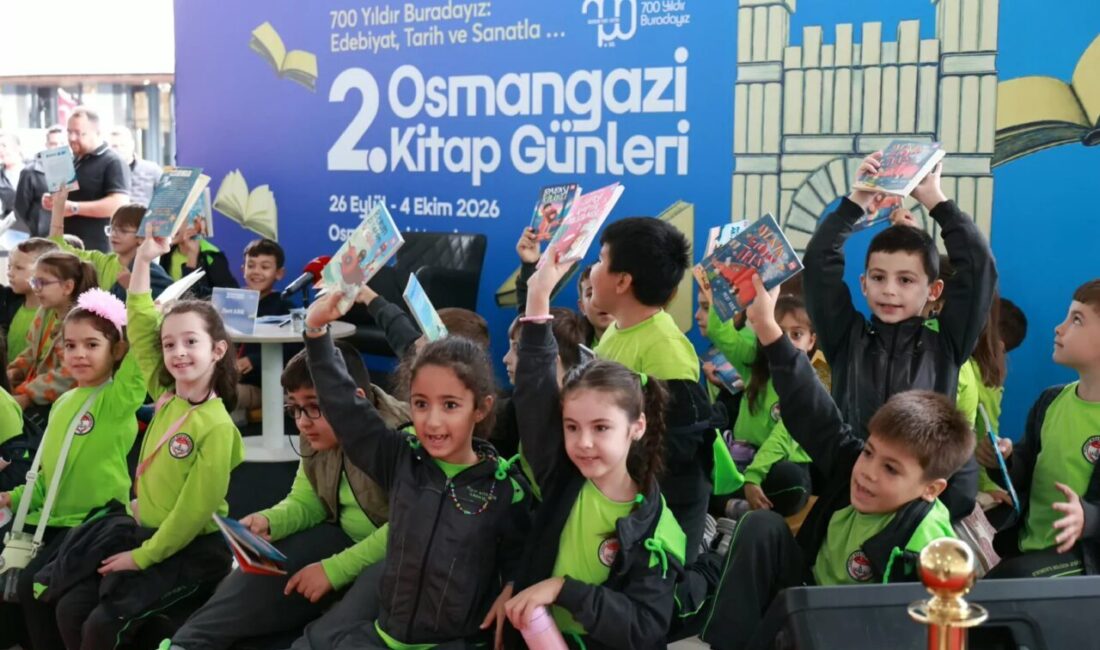 Bursa'da Osmangazi Belediyesi’nin kitapseverleri birbirinden değerli kitap ve yazarlarla buluşturduğu