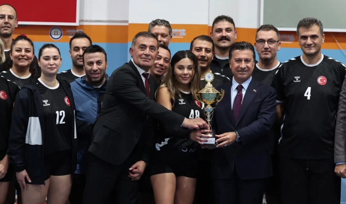 Muğla Büyükşehir Belediyesi, 29 Ekim Cumhuriyet Bayramı etkinlikleri kapsamında belediye personeline