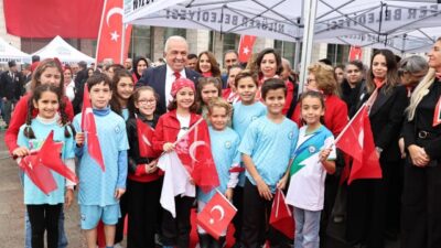 Cumhuriyet’in 103’üncü yıl dönümü kutlamaları, Nilüfer’de Atatürk Anıtı’na çelenk konulmasıyla