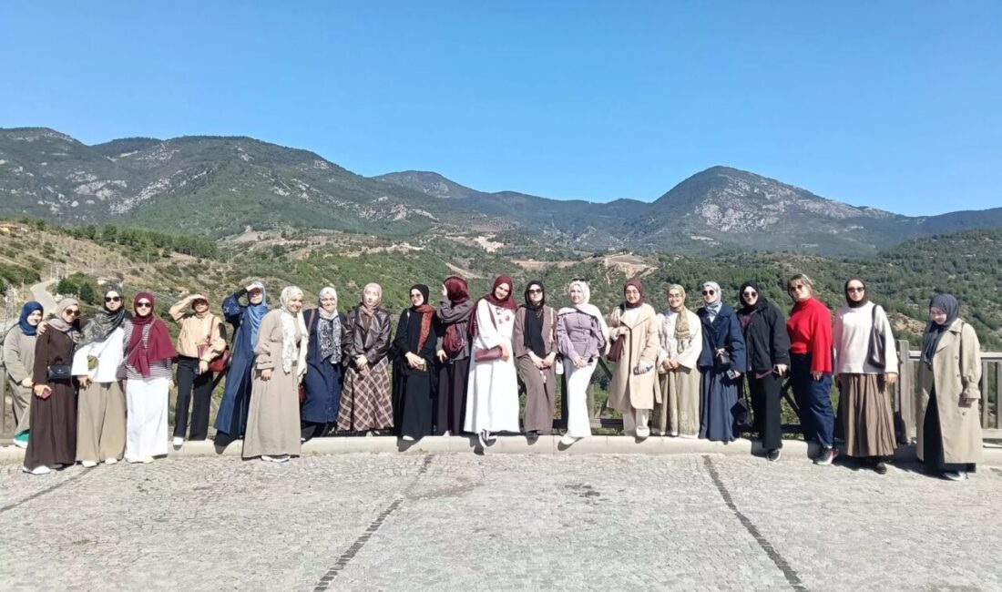 Sakarya’nın doğal, tarihi ve kültürel değerlerini gençlerle buluşturan Büyükşehir Belediyesi,