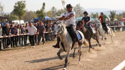 Bursa Büyükşehir Belediyesi’nin ev sahipliğinde düzenlenen Rahvan Binicilik Türkiye Şampiyonası,