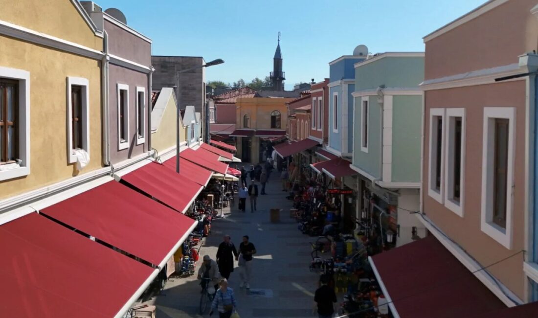 Sakarya Büyükşehir Belediye Başkanı Yusuf Alemdar, 300 yıllık Tarihi Uzunçarşı'da