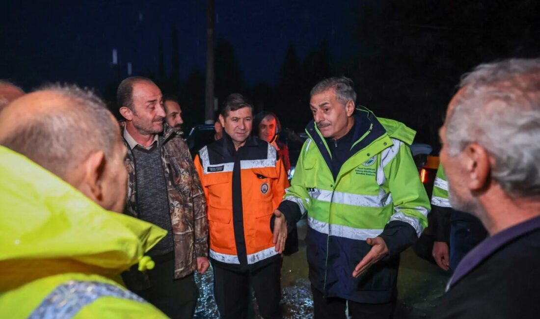 Sel ve taşkınların etkili olduğu bölgelerde ekiplerin çalışmalarını yakından takip