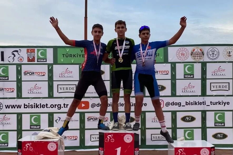 Sakarya Büyükşehir Belediye Spor Kulübü Bisiklet Takımı’nın genç pedalları, 2026