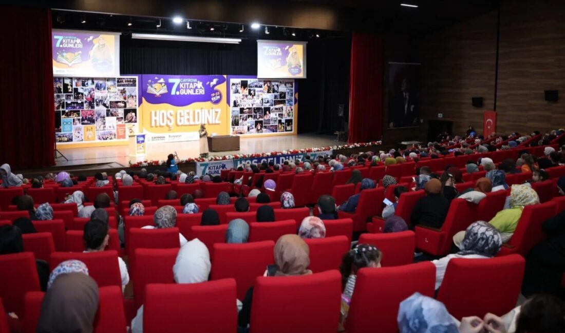 Çayırova 7. Kitap Günleri’nin üçüncü gününde söyleşi konuğu olan Yazar