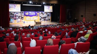 Çayırova 7. Kitap Günleri’nin üçüncü gününde söyleşi konuğu olan Yazar