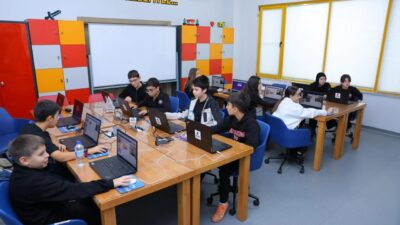 Samsun Büyükşehir Belediyesi çocukların bilimsel meraklarını geliştirmek, teknolojiyle üretmelerini sağlamak