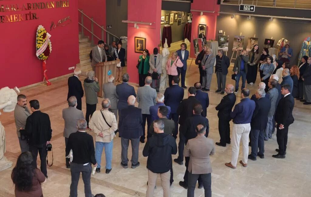 Kütahya Belediye Başkanı Eyüp Kahveci’nin katılımıyla açılan Şehr-i Kütahya Kültür