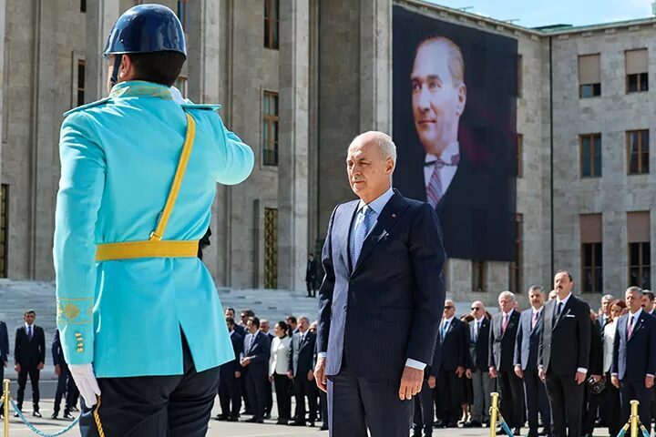 TBMM'de 28. Dönem 5. Yasama Yılı açılışı dolayısıyla Atatürk Anıtı