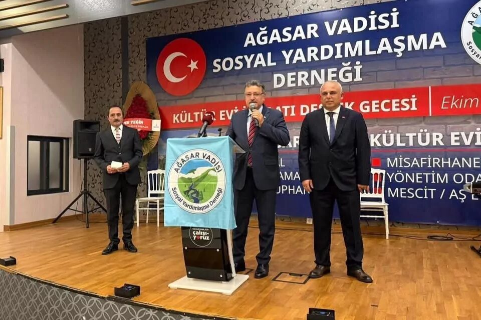 Trabzon Büyükşehir Belediye Başkanı Ahmet Metin Genç, İstanbul’da inşa edilmesi