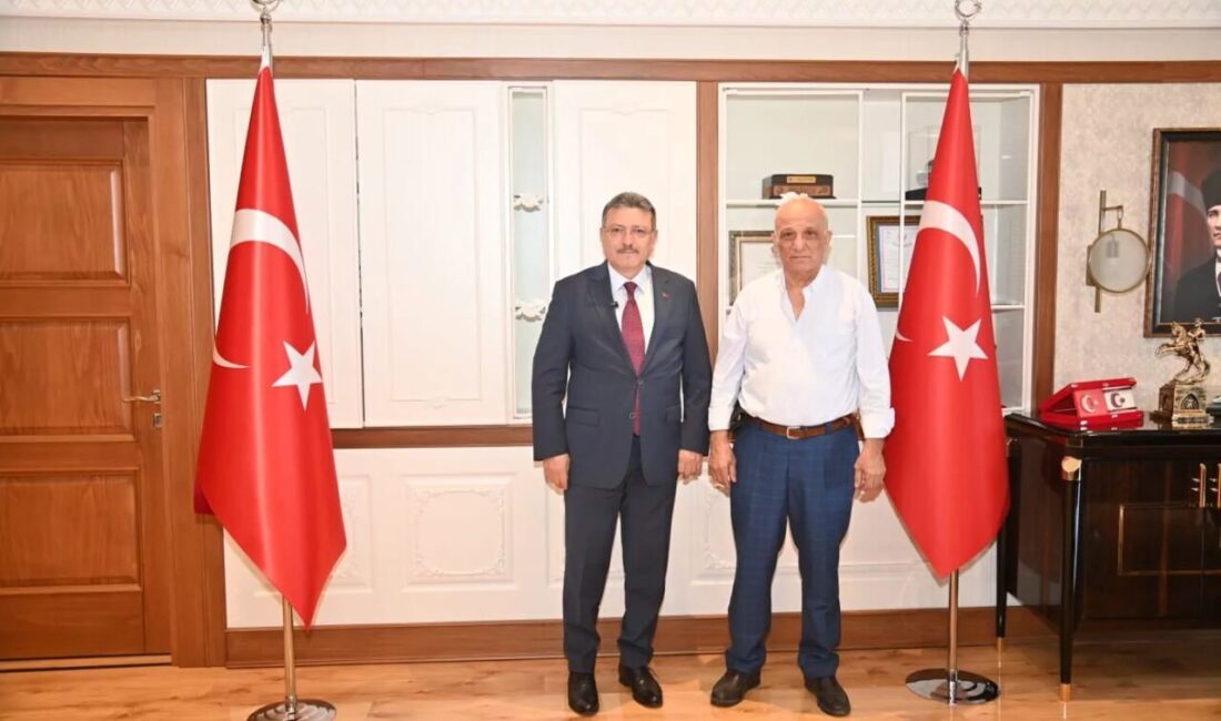 Trabzon Büyükşehir Belediye Başkanı Ahmet Metin Genç, şehit ailelerini ağırlayarak