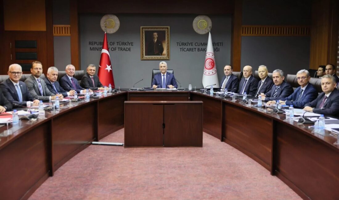 Ticaret Bakanı Prof. Dr. Ömer Bolat, otomotiv sektörünün temsilcileriyle bir