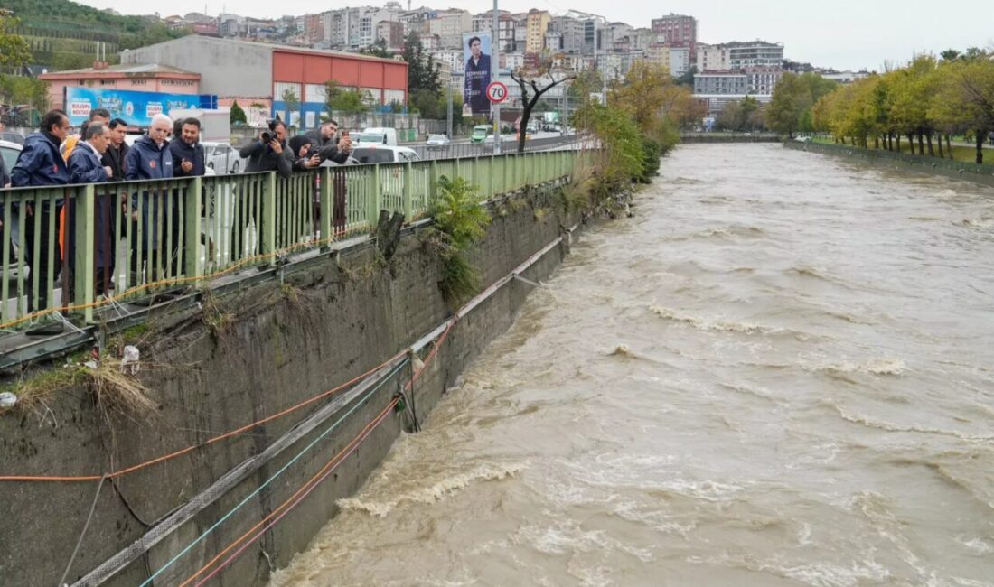 İstanbul Valisi Davut Gül, il genelinde sahadaki çalışmaları yerinde değerlendirirken,
